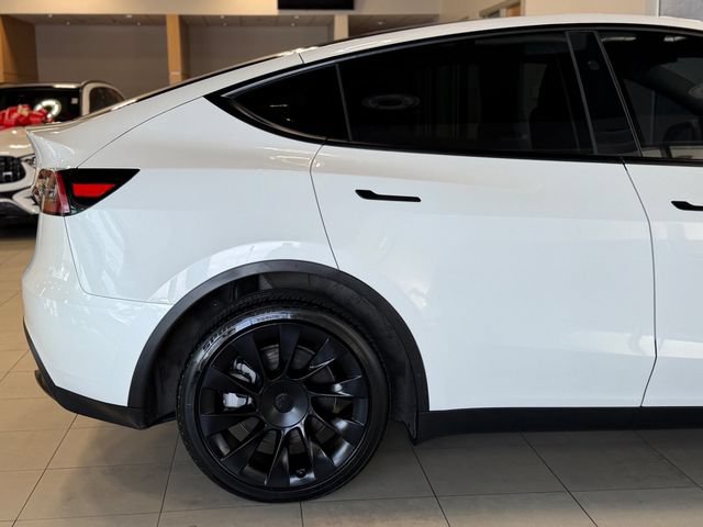 Used 2024 Tesla Model Y Long Range AWD/4WD image 17