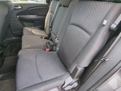 Used 2018 Dodge Journey SE w/ Connectivity Group FWD image 16