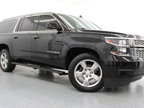 Used 2016 Chevrolet Suburban LT image 1