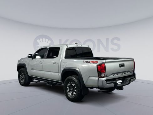 Used 2018 Toyota Tacoma SR image 4