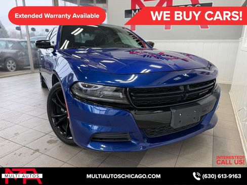 Used 2018 Dodge Charger SXT w/ Blacktop Package RWD image 5