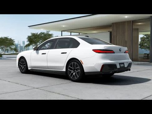 New 2025 BMW i7 eDrive50 w/ M Sport Package image 2