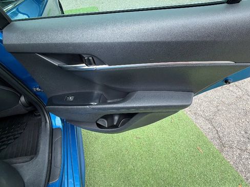 Used 2018 Toyota Camry SE FWD image 18