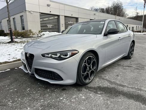 New 2025 Alfa Romeo Giulia AWD w/ Driving Assist Package image 4