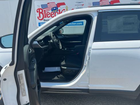 New 2025 Jeep Grand Cherokee Laredo w/ Luxury Tech Group I image 20