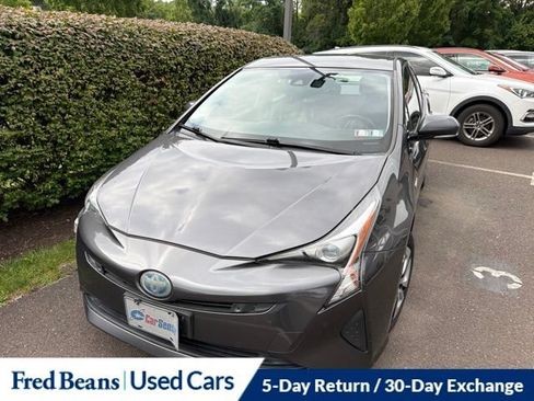 Used 2017 Toyota Prius Three FWD image 1