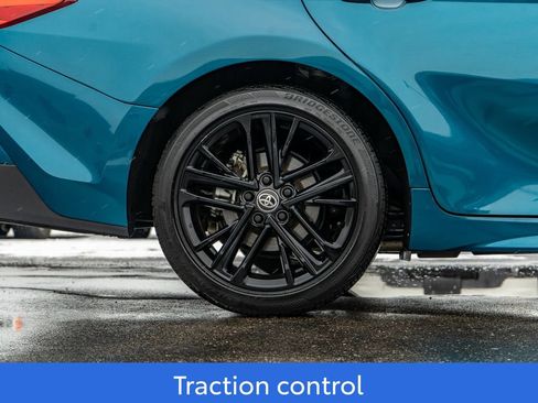 Used 2025 Toyota Camry SE image 9