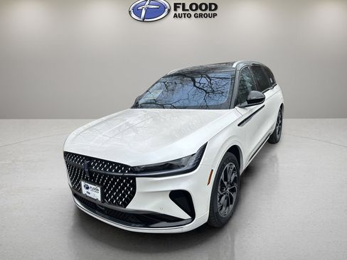 New 2026 Lincoln Nautilus Reserve image 3