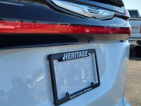 Used 2024 Chrysler Pacifica Touring-L FWD image 33