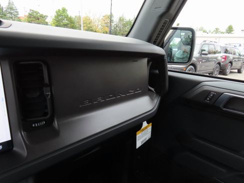 New 2025 Ford Bronco 4-Door image 11
