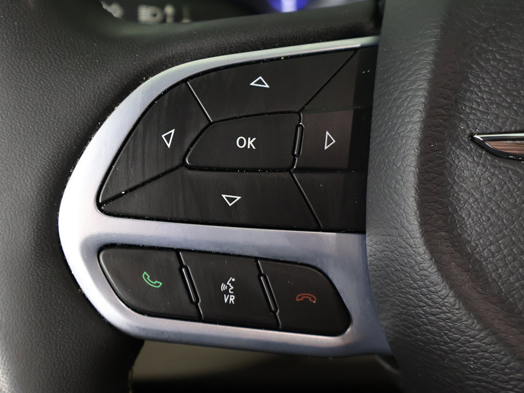 Used 2023 Chrysler Pacifica Touring-L FWD image 41