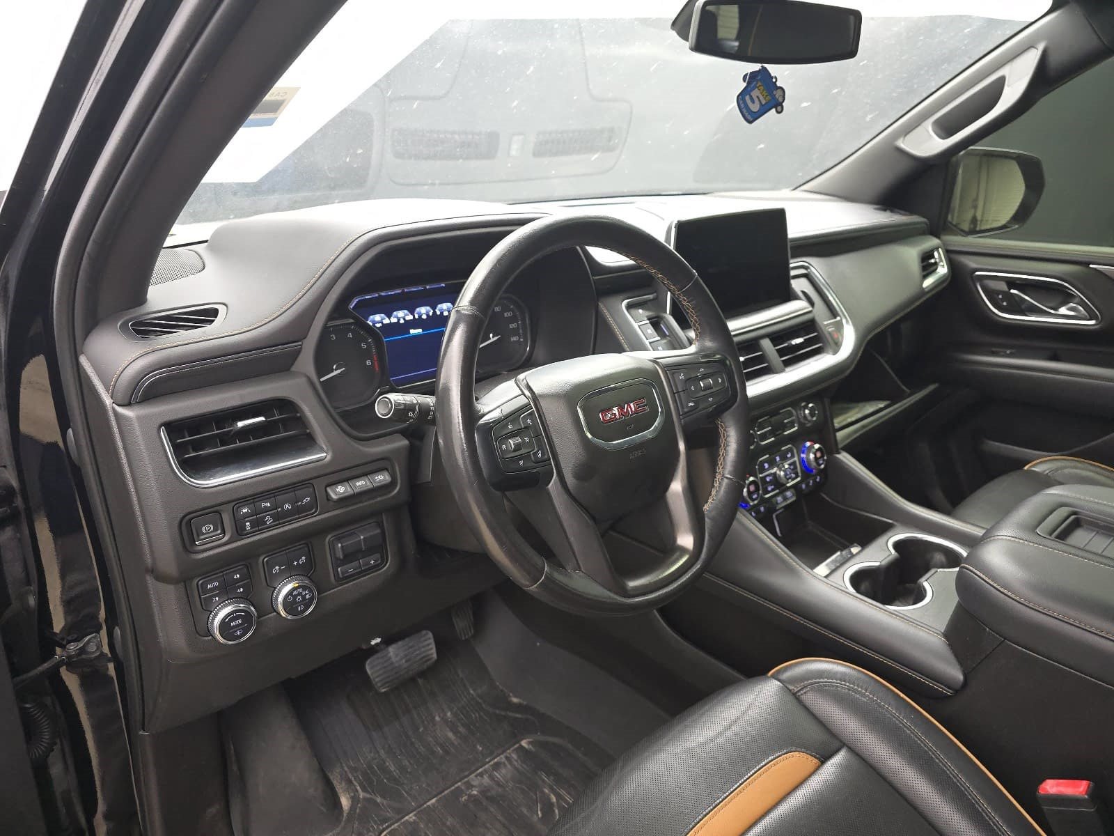 Used 2021 GMC Yukon XL AT4 w/ AT4 Premium Plus Package AWD/4WD image 12