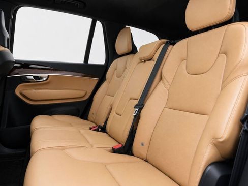 Used 2018 Volvo XC90 T6 Momentum w/ Convenience Package AWD/4WD image 22