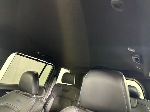 Used 2023 Jeep Grand Cherokee Trailhawk w/ Luxury Tech Group III image 12