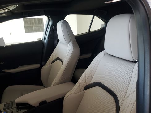 Used 2025 Lexus UX 300h FWD w/ Accessory Package (Z1) image 21