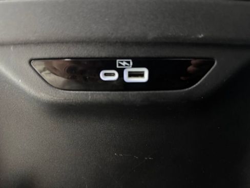 Used 2024 Chrysler Pacifica Touring-L FWD image 23