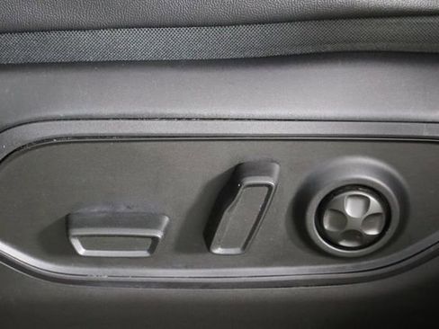 Used 2025 Jeep Grand Cherokee Limited image 24