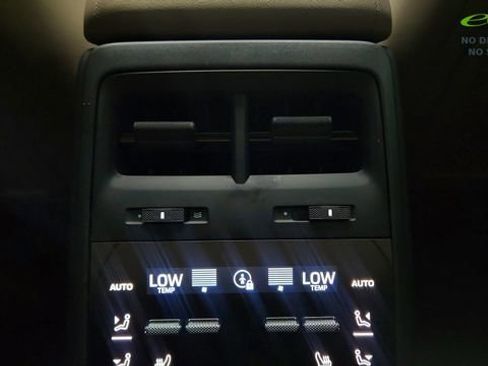Used 2025 Porsche Macan Electric RWD image 54