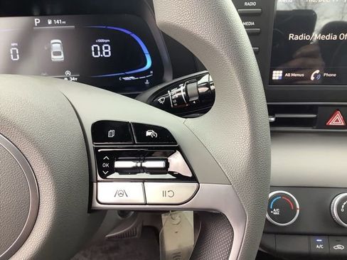 Used 2025 Hyundai Elantra SE image 29