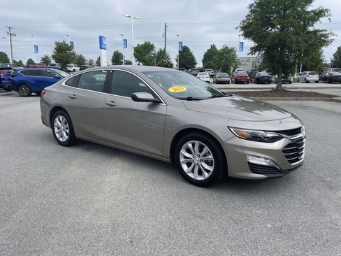Used 2025 Chevrolet Malibu LT FWD image 1