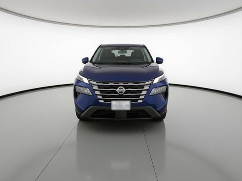 Used 2025 Nissan Rogue SV image 2