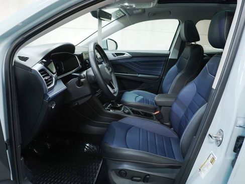 Certified 2025 Volkswagen Taos SEL AWD/4WD image 10