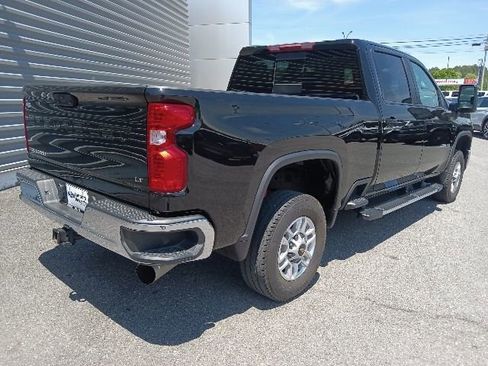 Used 2024 Chevrolet Silverado 2500 LT w/ Convenience Package AWD/4WD image 3