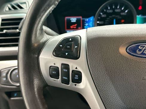 Used 2015 Ford Explorer XLT w/ Equipment Group 202A AWD/4WD image 9