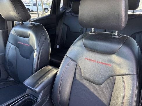 Used 2025 Jeep Compass Trailhawk AWD/4WD image 13