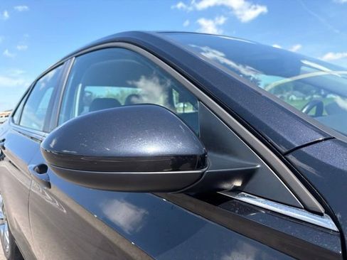 Used 2024 Volkswagen Jetta SE FWD image 5