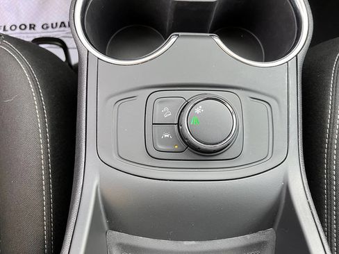 Used 2024 GMC Terrain SLE image 29