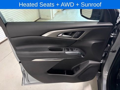 Used 2025 Chevrolet Traverse LT w/ Sun and Wheel Package AWD/4WD image 7