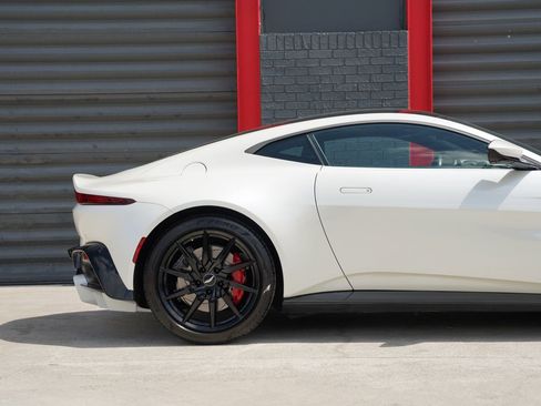 Used 2019 Aston Martin V8 Vantage Coupe image 17