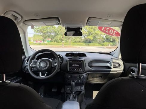 Used 2023 Jeep Renegade Latitude AWD/4WD image 33