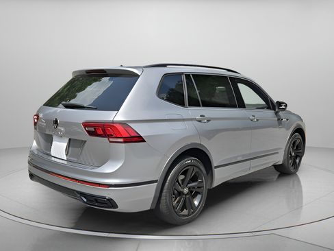 Used 2023 Volkswagen Tiguan SE R-Line FWD image 5