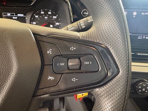 Used 2024 Chevrolet Trax LS w/ LS Convenience Package FWD image 16