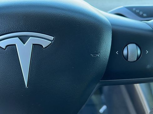 Used 2022 Tesla Model 3 Long Range AWD/4WD image 18