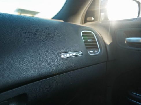 Used 2016 Dodge Charger SXT image 15