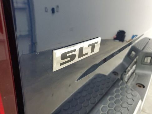 Used 2021 RAM 1500 Classic SLT image 9