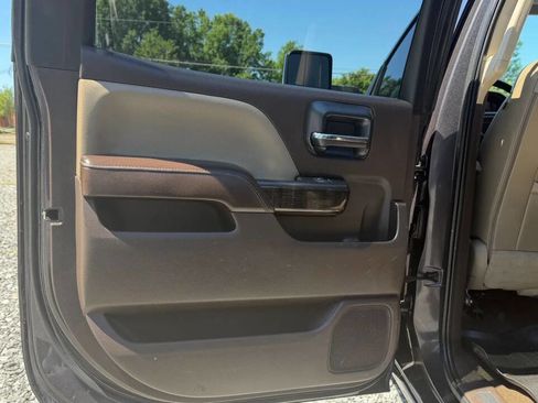 Used 2016 GMC Sierra 2500 Denali w/ Duramax Plus Package AWD/4WD image 18
