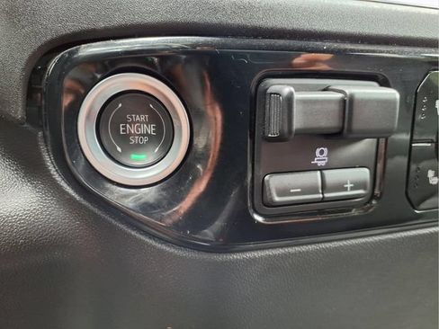 Used 2025 Chevrolet Silverado 2500 LT AWD/4WD image 37