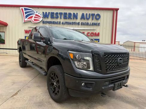 Used 2018 Nissan Titan SL w/ Midnight Edition AWD/4WD image 2