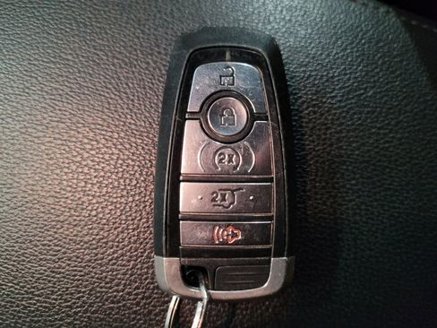 Used 2019 Ford Explorer XLT w/ Equipment Group 202A image 32