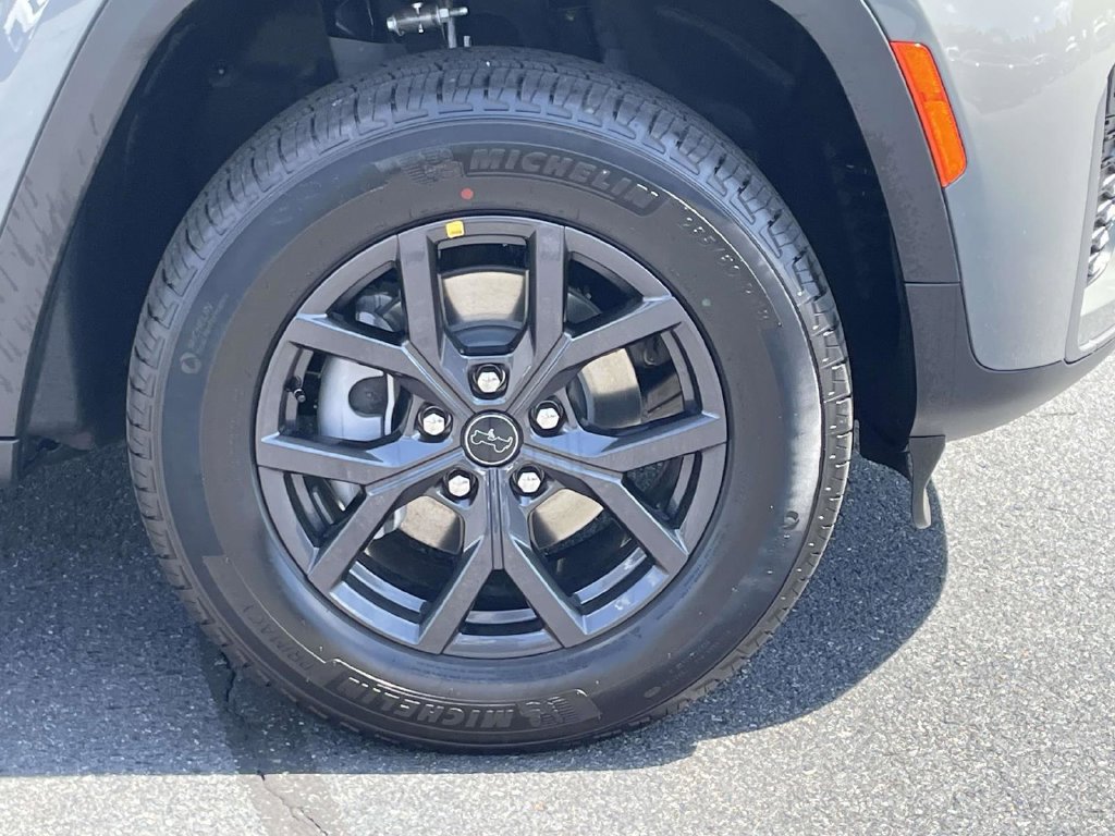 New 2027 Jeep Grand Cherokee Altitude RWD image 12