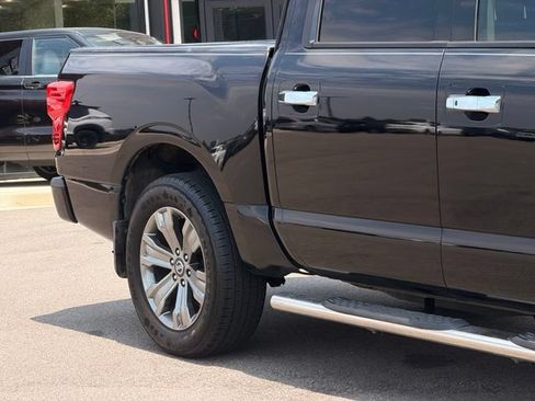 Used 2017 Nissan Titan SV RWD image 5