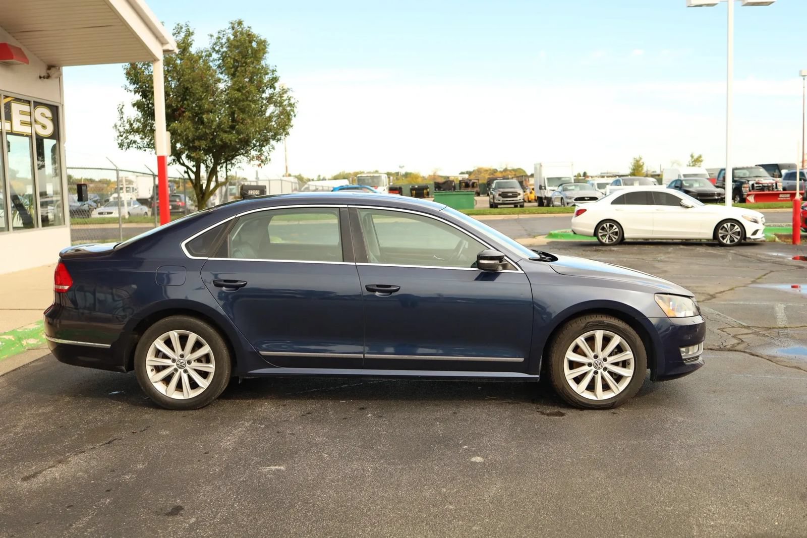 Used 2013 Volkswagen Passat 2.5 SEL Premium FWD image 4