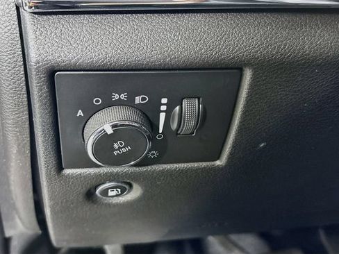 Used 2019 Jeep Grand Cherokee Limited AWD/4WD image 10