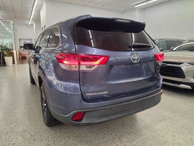 Used 2018 Toyota Highlander LE w/ Carpet Mat Package (TMS) FWD image 7