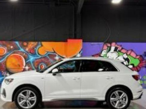 Used 2023 Audi Q3 2.0T Premium w/ Convenience Package AWD/4WD image 2