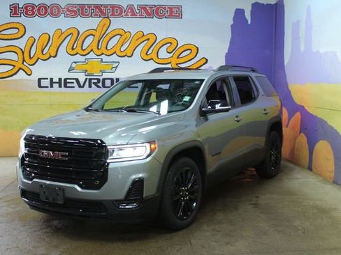 Used 2023 GMC Acadia SLE w/ Infotainment Package image 2